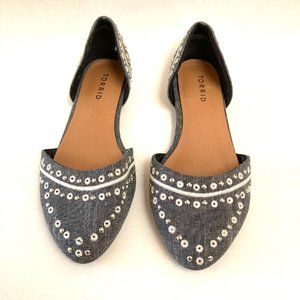 Torrid Grey/White d"Orsay Flats Sz 7W Slip Ons with Embroidery & Silver Studs